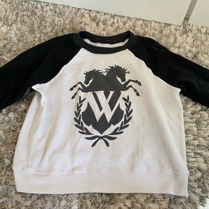 BLACK AND WHITE SWEATSHIRT